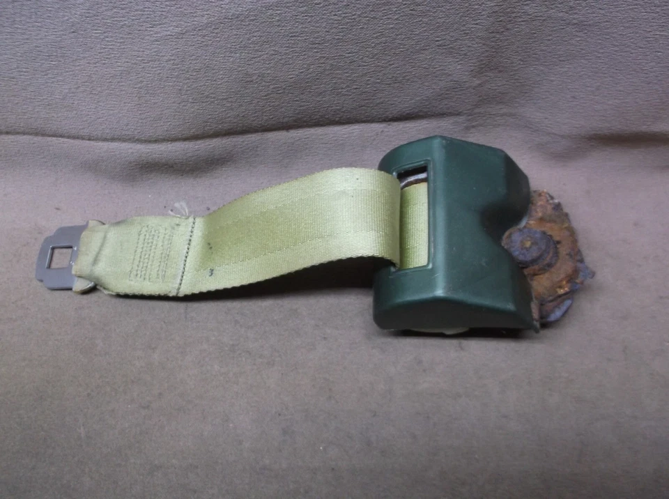 Cinturón de seguridad trasero masculino Mercury Cougar XR7 1973 Ford Mustang Green Bay moldura 10/73 Foto 4 de 4