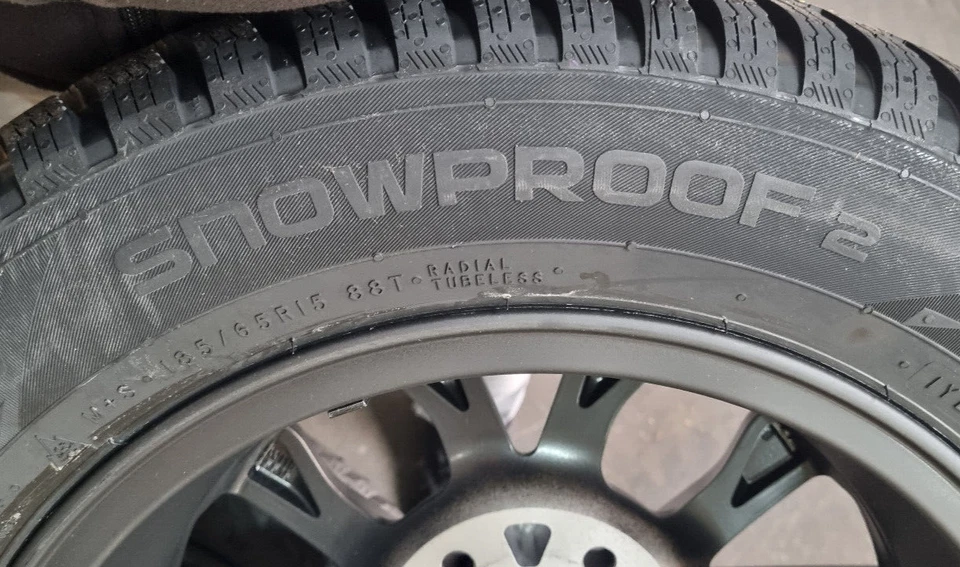 Satz Original Winterräder MG 3 EV MG3 MG 3 185 65 R15 Nokian Alu Schwarz Reifen - Bild 2 von 4