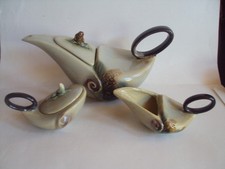 VINTAGE 1950's HULL POTTERY PARCHMENT & PINE TEAPOT WITH CREAMER & SUGAR SET.