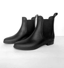 DV by Dolce Vita Black Chelsea-style Rain booties / ankle boots Strayden Size 8