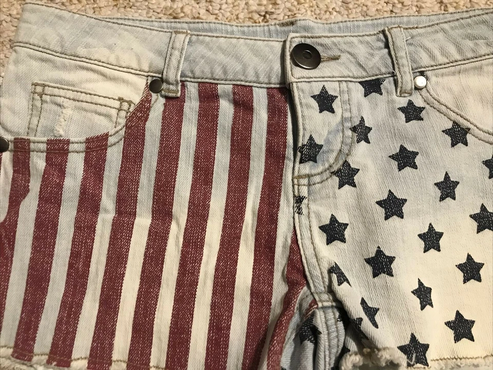 Pantalones Cortos Vaqueros Xhilaration Distressed Junior Estrellas y Rayas Talla 3 (Cintura 28) Foto 4 de 4