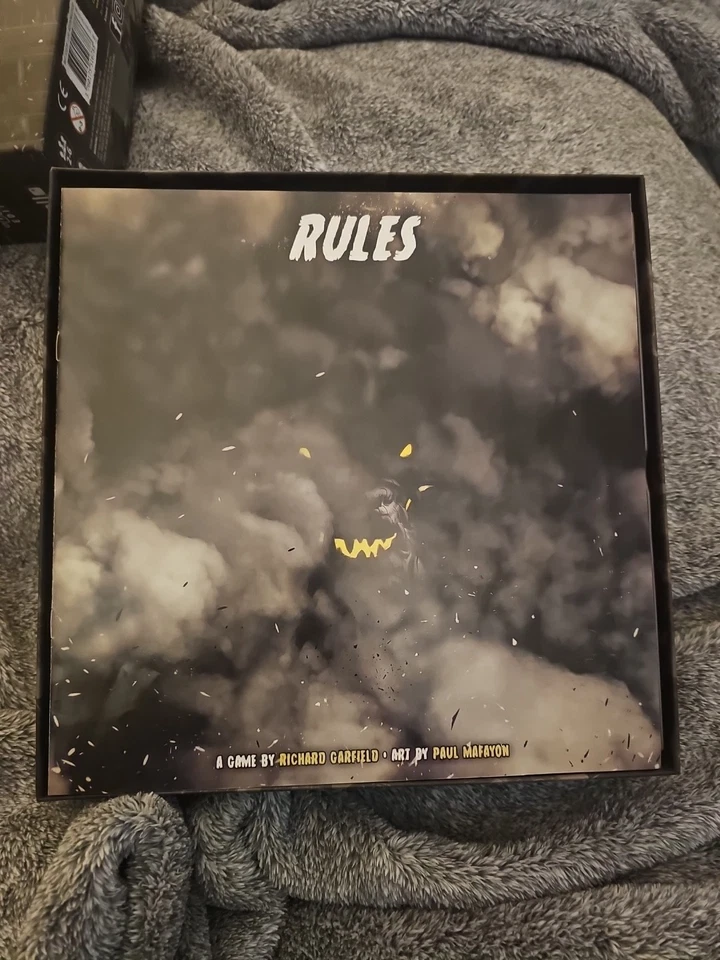 IELLO King of Tokyo: Dark Edition NM Complete  - Image 4 of 4