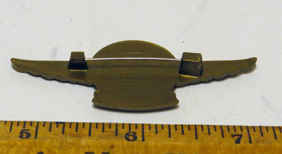 PAN AM JUNIOR FLYER WINGS BADGE VINTAGE PLASTIC PIN 1960-70s