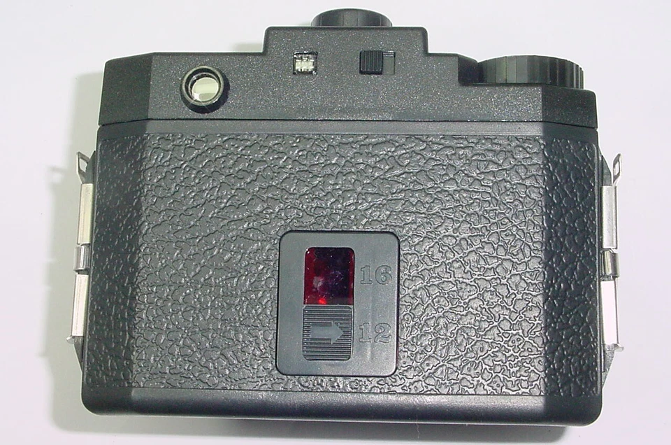 Lomography Holga 120 Film Camera with 60mm F8 Lens in Black - Mint Condition - Image 4 of 4