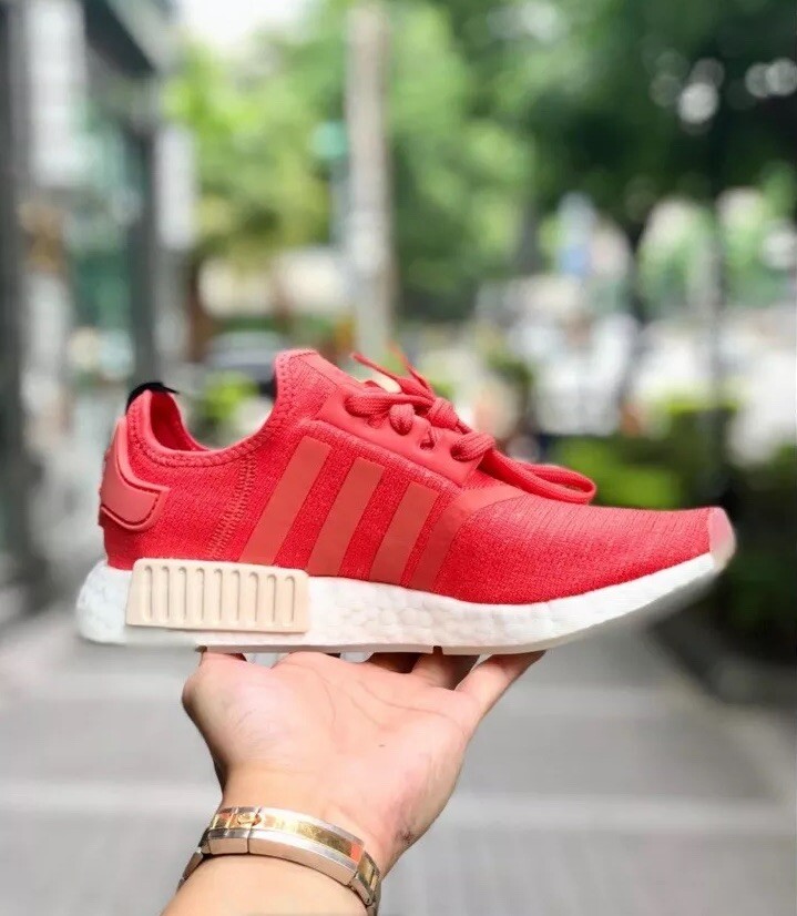 nmd r1 trace scarlet
