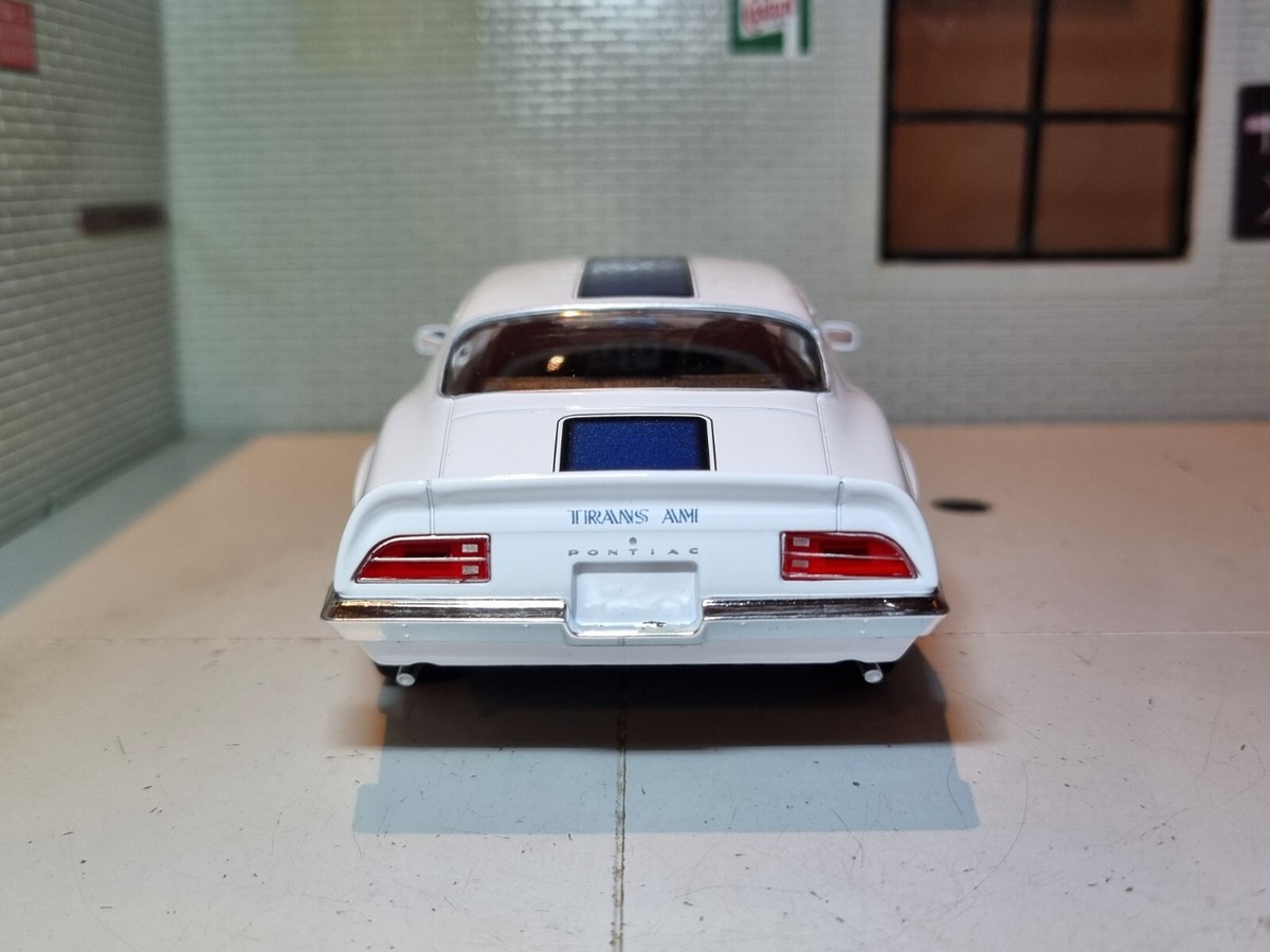 ミニカー WELLY 1972 Pontiac Firebird Trans Am 1972 Pontiac Firebird Trans Am 1/24 Diecast Model Car White