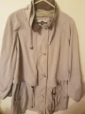 out brook size L beige shoulder pads could remove double collar tie shut button