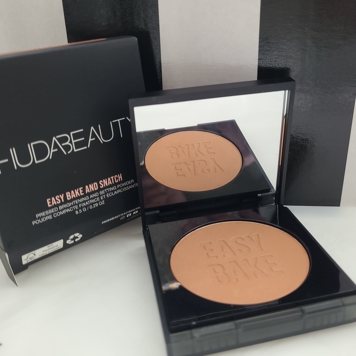 Huda Beauty Easy Bake and Snatch Coffee Cake Brightening Setting