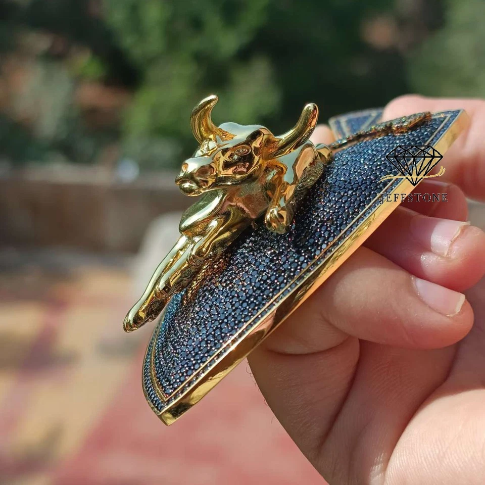 Colgante Lamborghini personalizado de oro amarillo de 14 quilates con circonitas cúbicas de 12 quilates de 3,5" Foto 4 de 4