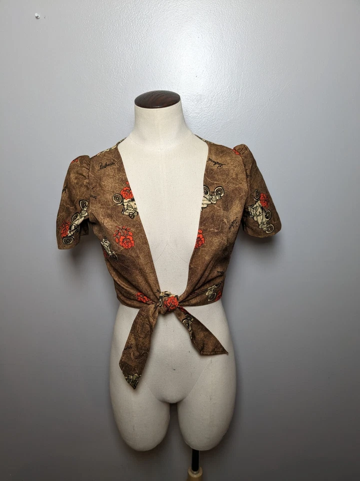 Top corto encogido de hombros para mujer XS corbata delantera vintage años 60 estampado novedad coches antiguos Foto 2 de 4