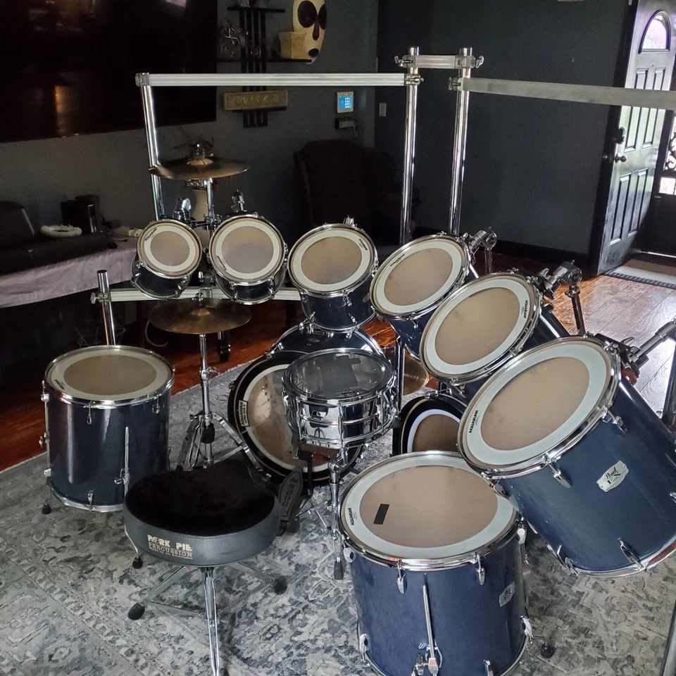 蓝色珍珠鼓套装带符号脚踏板和座椅 — 第 2/4 张图片