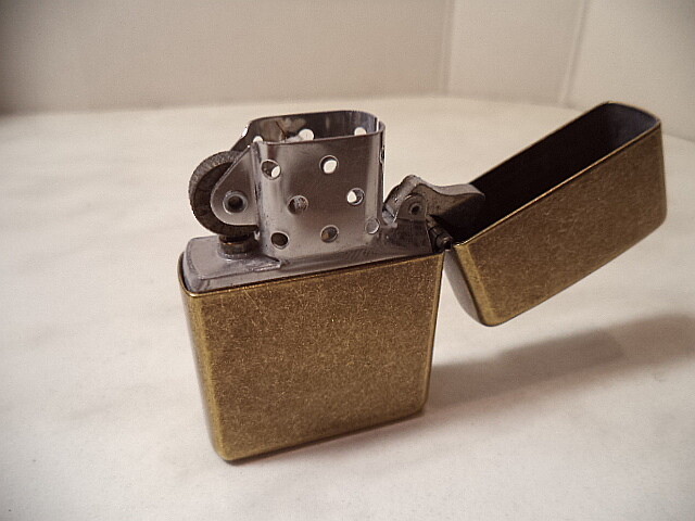 ZIPPO LIGHTER VINTAGE U.S. AIR FORCE ANTIQUE BRASS AGE 1995