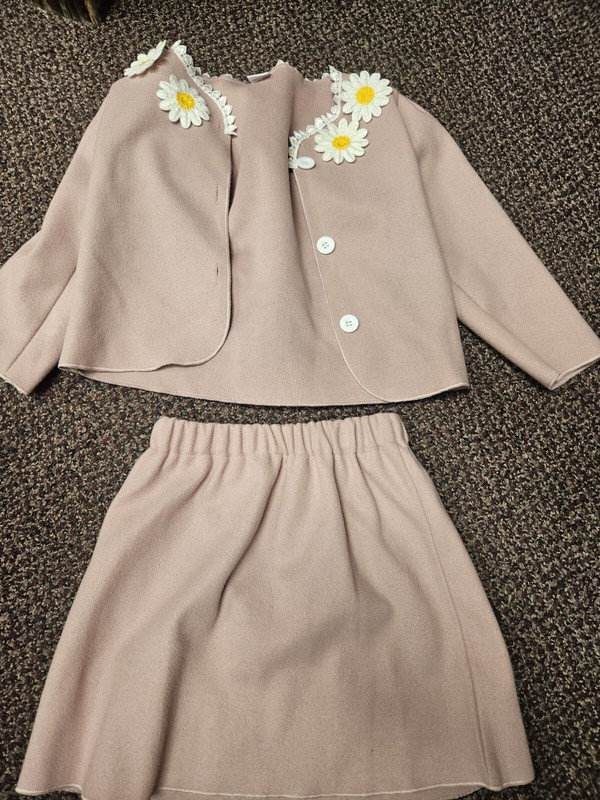 Cute And Sophisticated Girls Pink Wool Skirt Suit With Flowers Size 5-6 Y