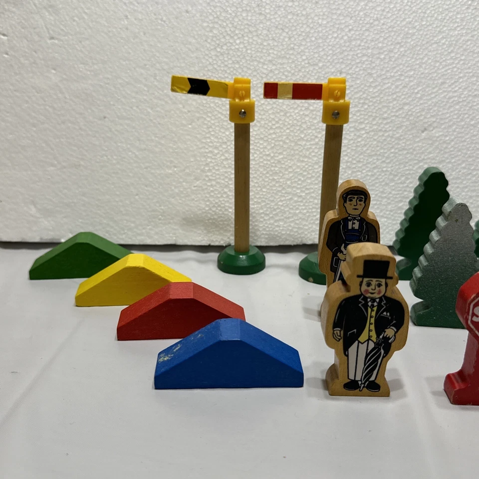 Thomas The Tank - Wooden Railway - Standing Controllers + Driver & Mechanic Foto 4 de 4