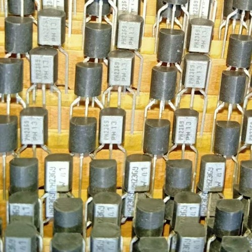 10PCS Transistor PHILIPS TO-92(SOT-54) PH2369 (=PN2369 =2N2369) - Picture 1 of 1