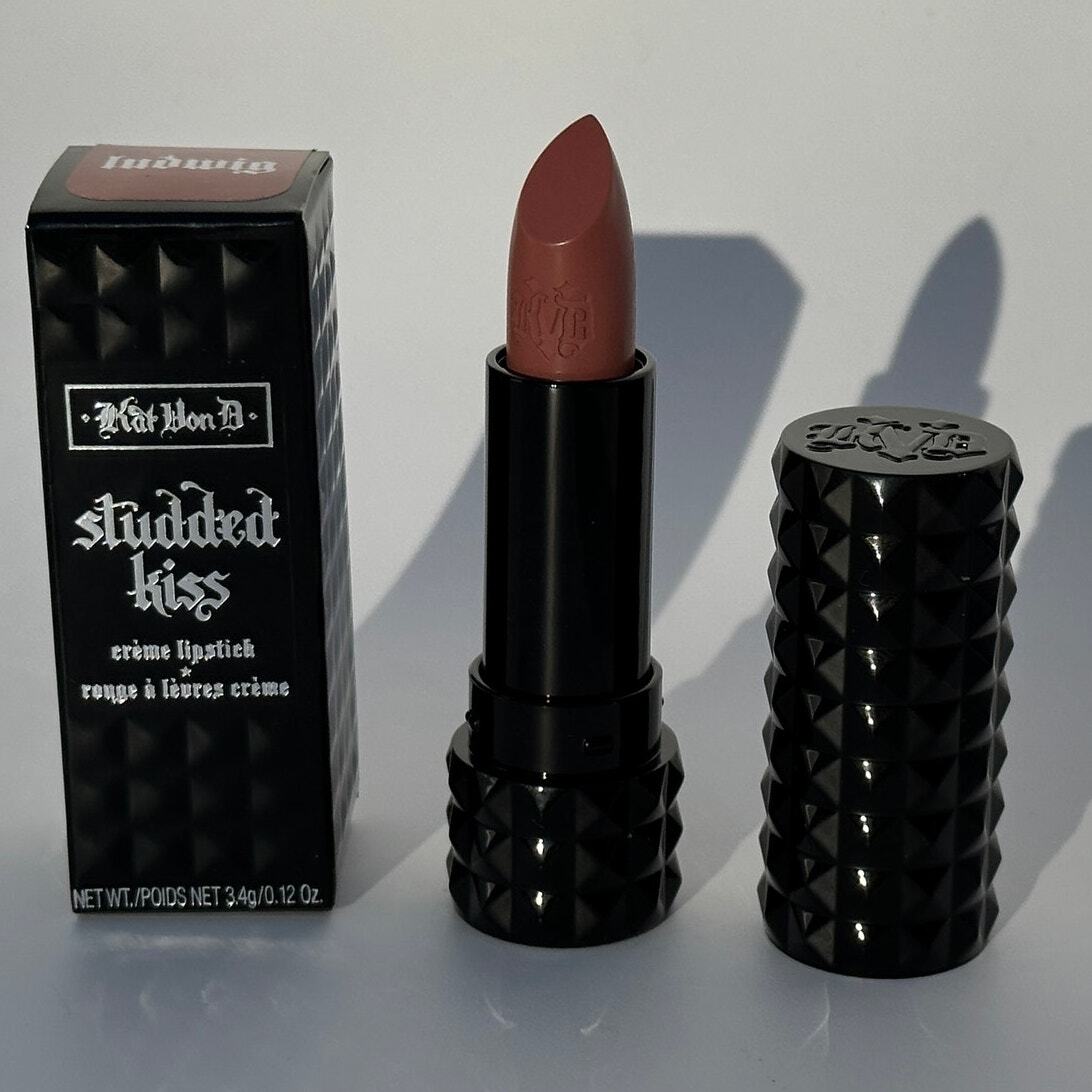 J&amp;Mデヴィッドソン　LIPSTICK WITH STUDS Amazon.com : Kat Von D Studded Kiss Lipstick # Slayer - matte