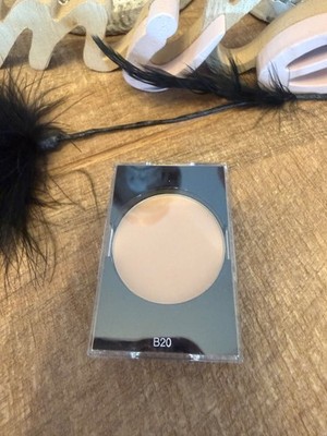 Chanel Les Beiges Poudre Belle mine naturelle B20 Healthy Glow Sheer Powder 4g