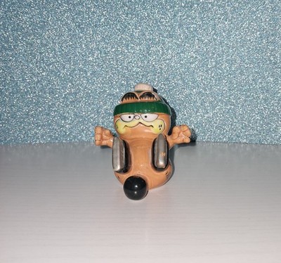 Vintage Enesco Garfield Figurine 1978.1981 Winter Skating With Tag Ceramic
