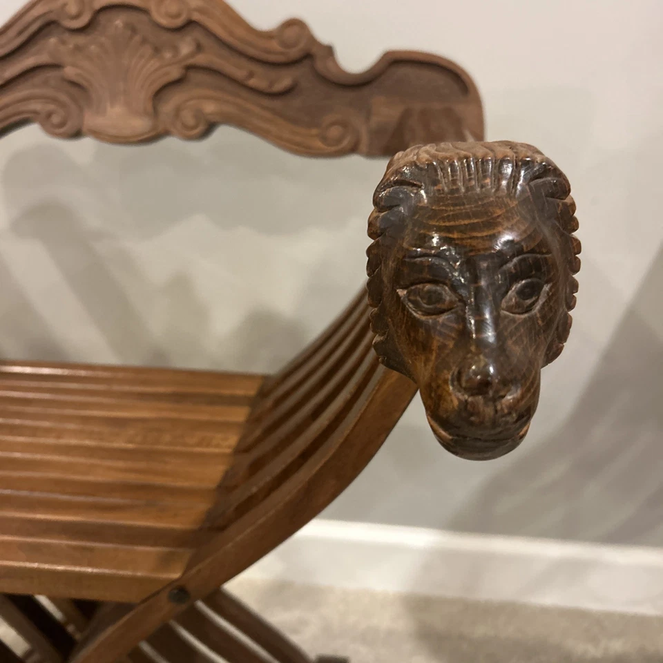 Sillas plegables vintage italianas renacentistas talladas cabezas de león - dos Foto 4 de 4