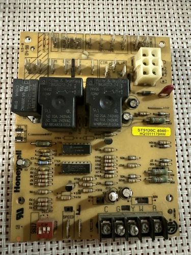 HONEYWELL ST9120C4040 Furnace Control Circuit Board HQ1011179HW used