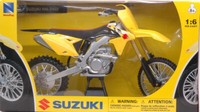 New Ray 1/6 Moto Cross Suzuki RMZ450 Modellbau Statisches Modell Diecast