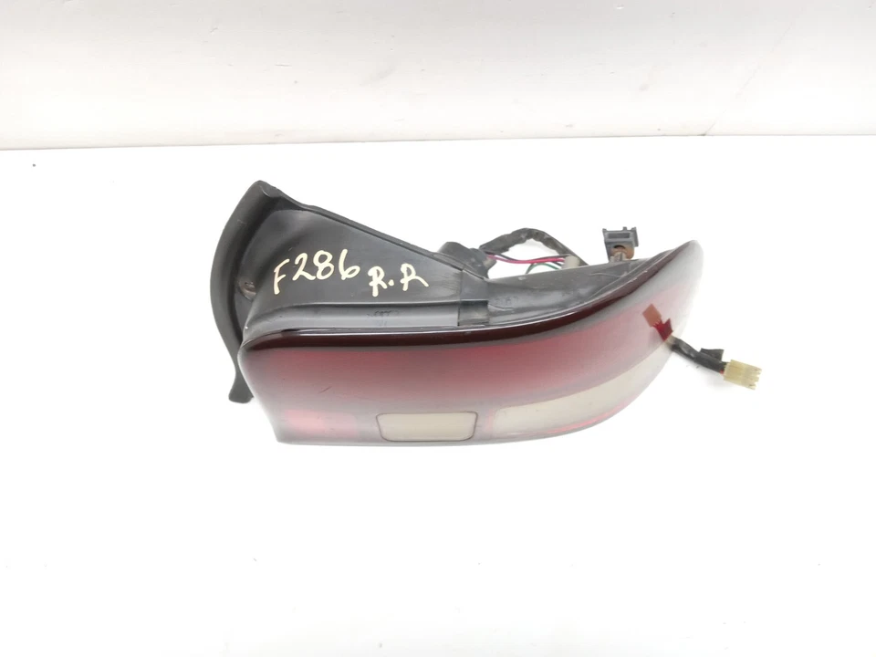 Conjunto de luz trasera derecha Ford Aspire 1994-1996 OEM, 166-01507 Foto 3 de 4