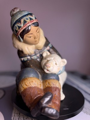Lladró Gres-Figur ''Eskimo Playing'' (Inuit mit Eisbär) #2097   34 cm - Spanien