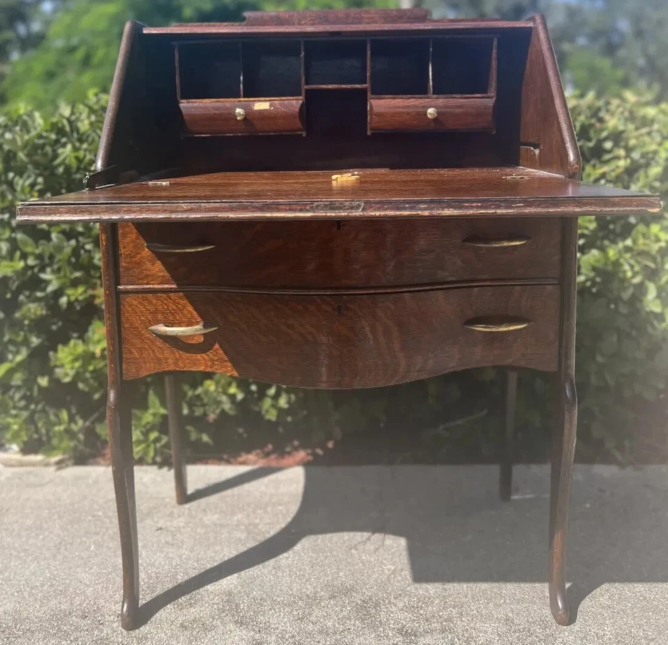 ANTIGUO ESCRITORIO SECRETARIA ESTILO LOUIS XV NOGAL MACIZO APOYADO EN 4 PATAS CURVAS 41" Foto 2 de 4