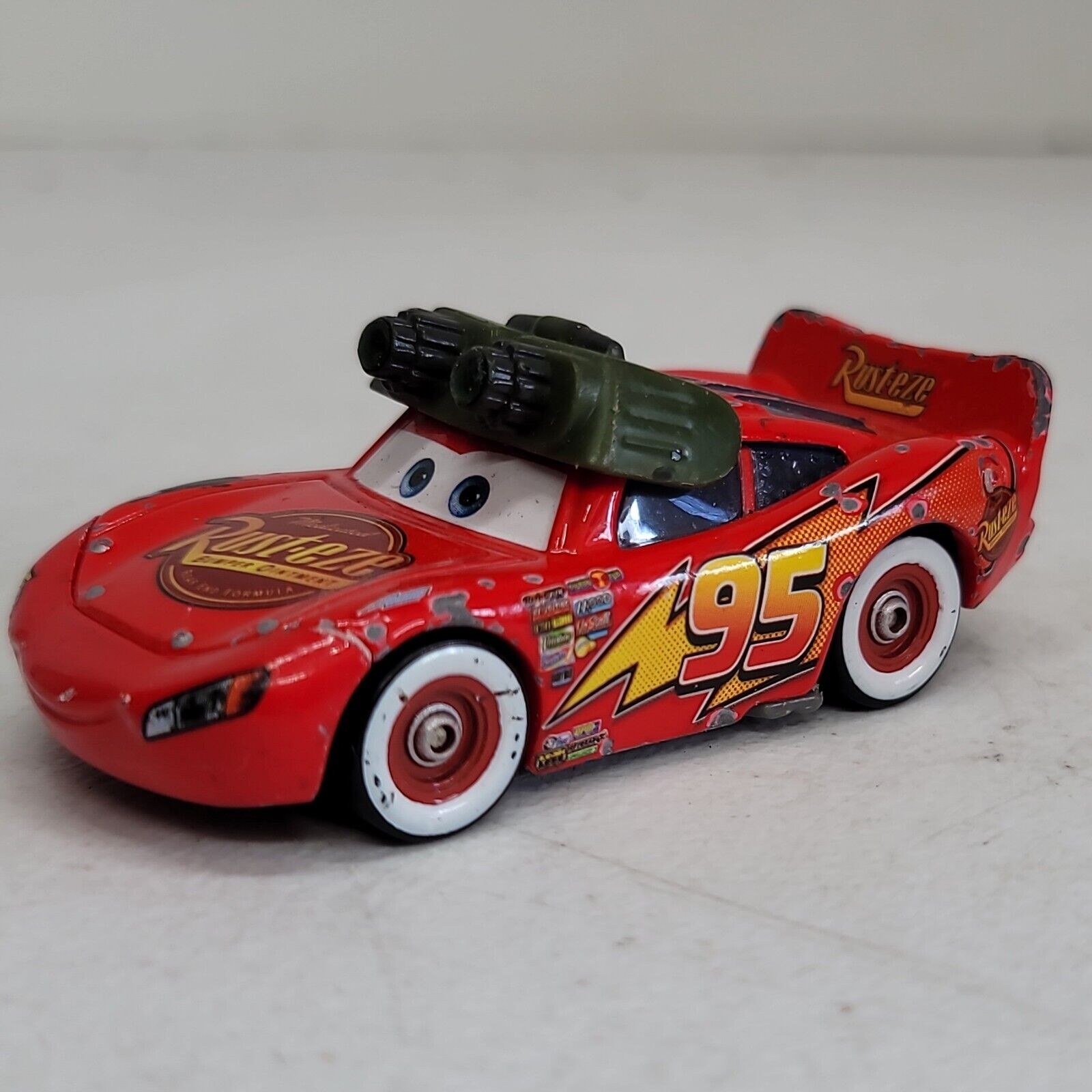 DISNEY PIXAR NIGHT VISION LIGHTNING MCQUEEN CARS RACE O RAMA DIE