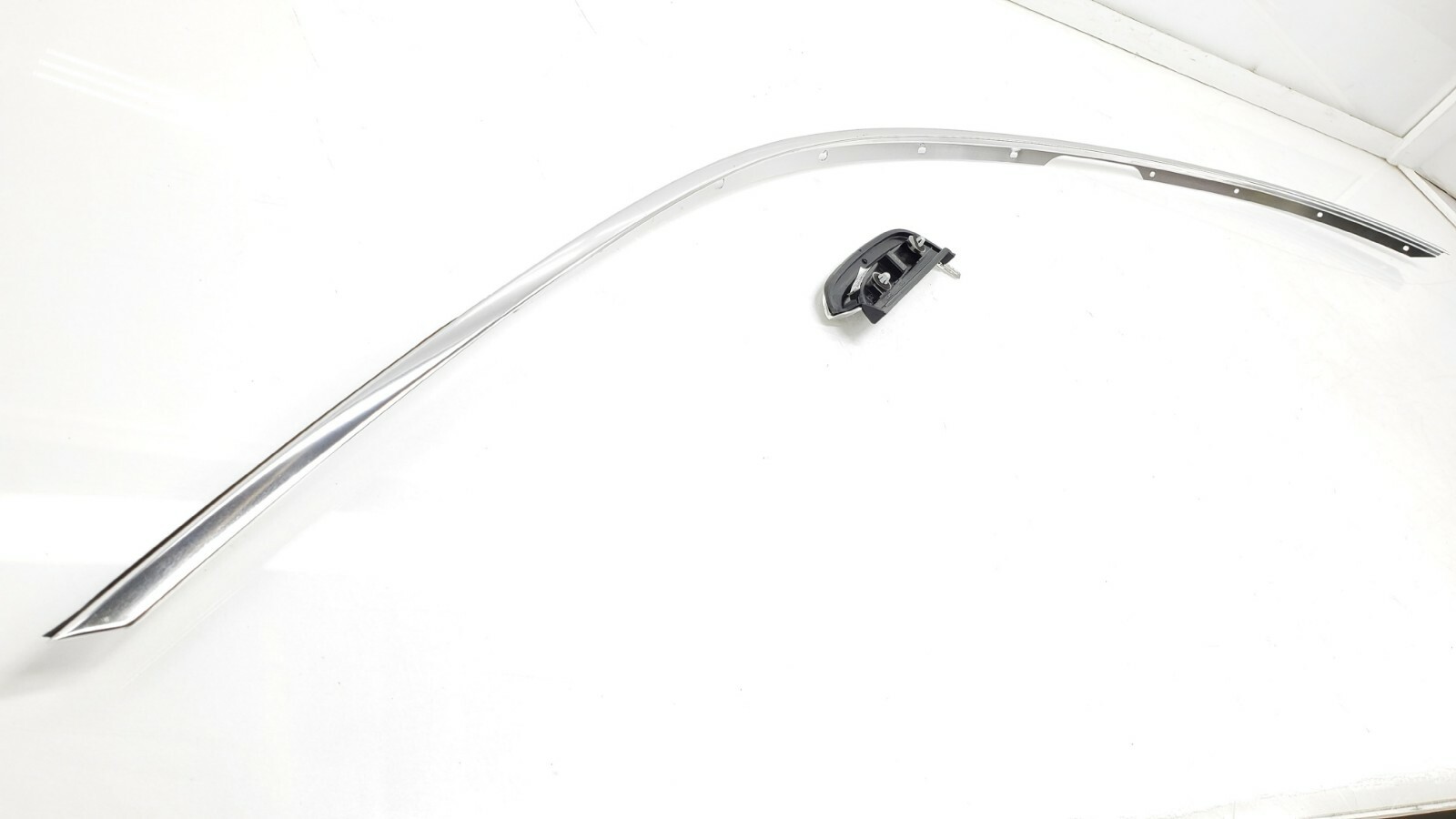 2014-2017 MASERATI GHIBLI S LEFT DRIVER ROOF WINDOW MOLDING TRIM CHROME OEM.