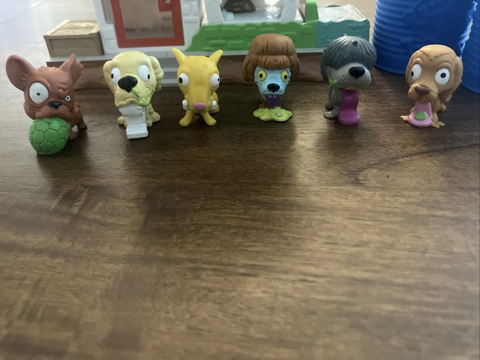 The Ugglys Pet Shop! Dirty Dog Wash Van And Apartment + 6 Ugly Pets - Image 4 of 4