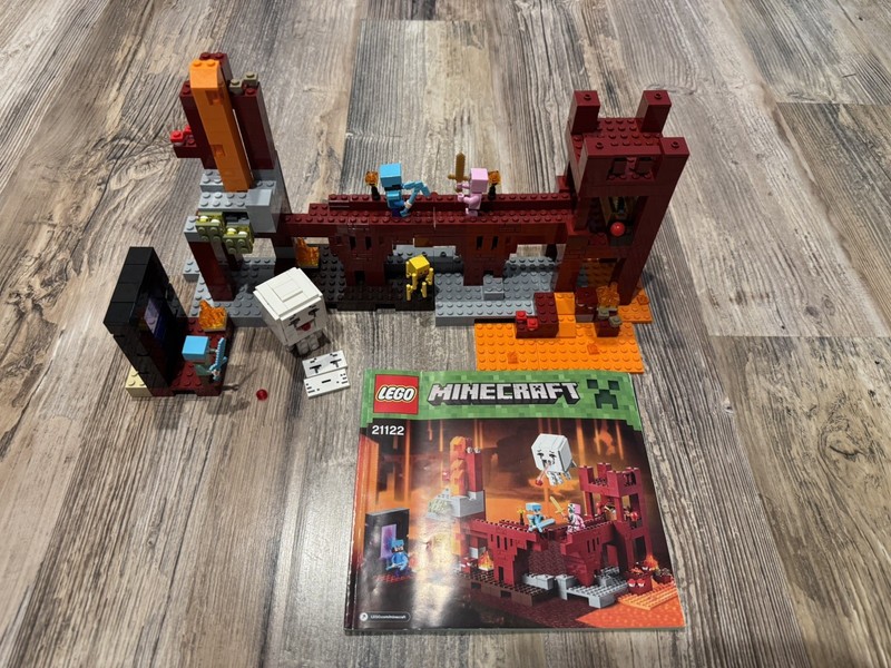 LEGO Minecraft Nether Fortress 21122 set 100% Complete with  Instructions