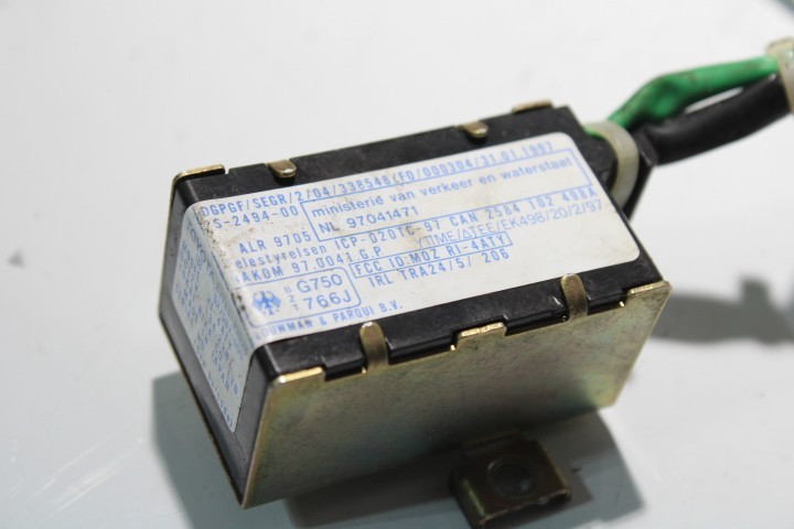 エマ 1997-2000 Toyota Camry 89783-33020 Amplifier Transponder Key OEM