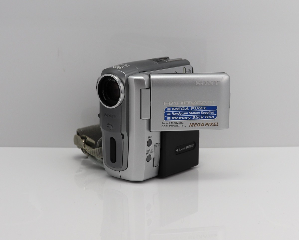 SONY DCR-PC109 ビデオカメラ Amazon.co.jp: SONY DCR-PC109 DV方式デジタルビデオカメラ