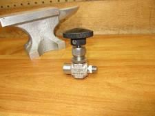 Whitey SS-1RM4-F4 *USED* Stainless Steel Needle Valve Swagelok 1/4" NPT
