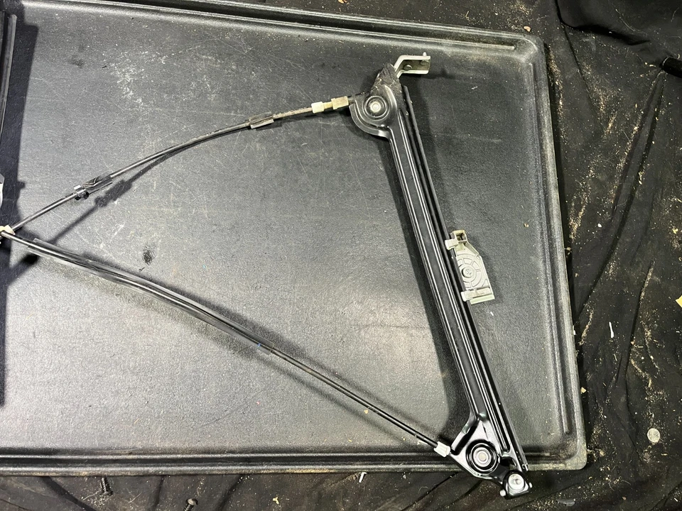 08-13 REGULADOR MOTOR VENTANA PUERTA LADO CONDUCTOR DELANTERO IZQUIERDO BMW E82 E88 135I 128I Foto 3 de 4