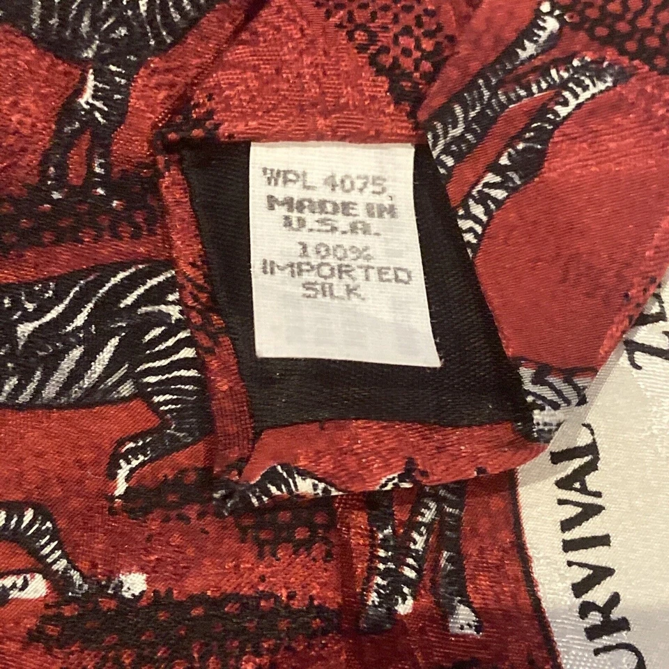 Corbata de cebra de seda roja en peligro de extinción de especies para hombre "La supervivencia no es blanca y negra" EE. UU. Foto 3 de 3