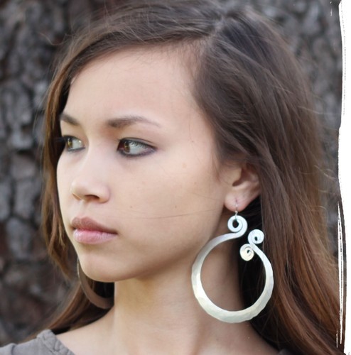 ANTIJOYAS Handmade ART-2-WEAR Hammered Aluminum TCHAI Swirly Hoop EARRINGS 2 szs - Picture 9 of 16
