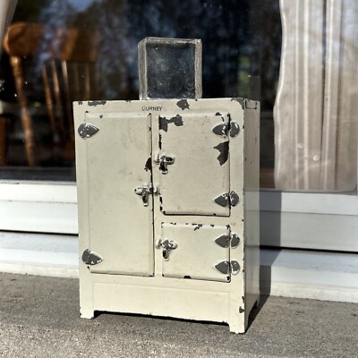 Antique OLD Dollhouse ARCADE TOY IRON ICE BOX,  REFRIGERATOR W Ice Rare