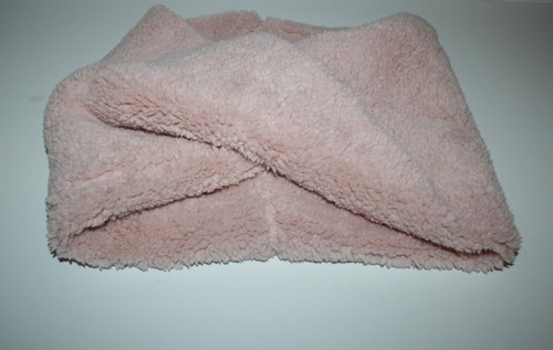 Jenni Women's Scarf Twisted Sherpa Cowl Light Pink Size 32 in by 12 in - Picture 4 of 4
