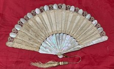 ANTIQUE MOTHER OF PEARL HAND FAN