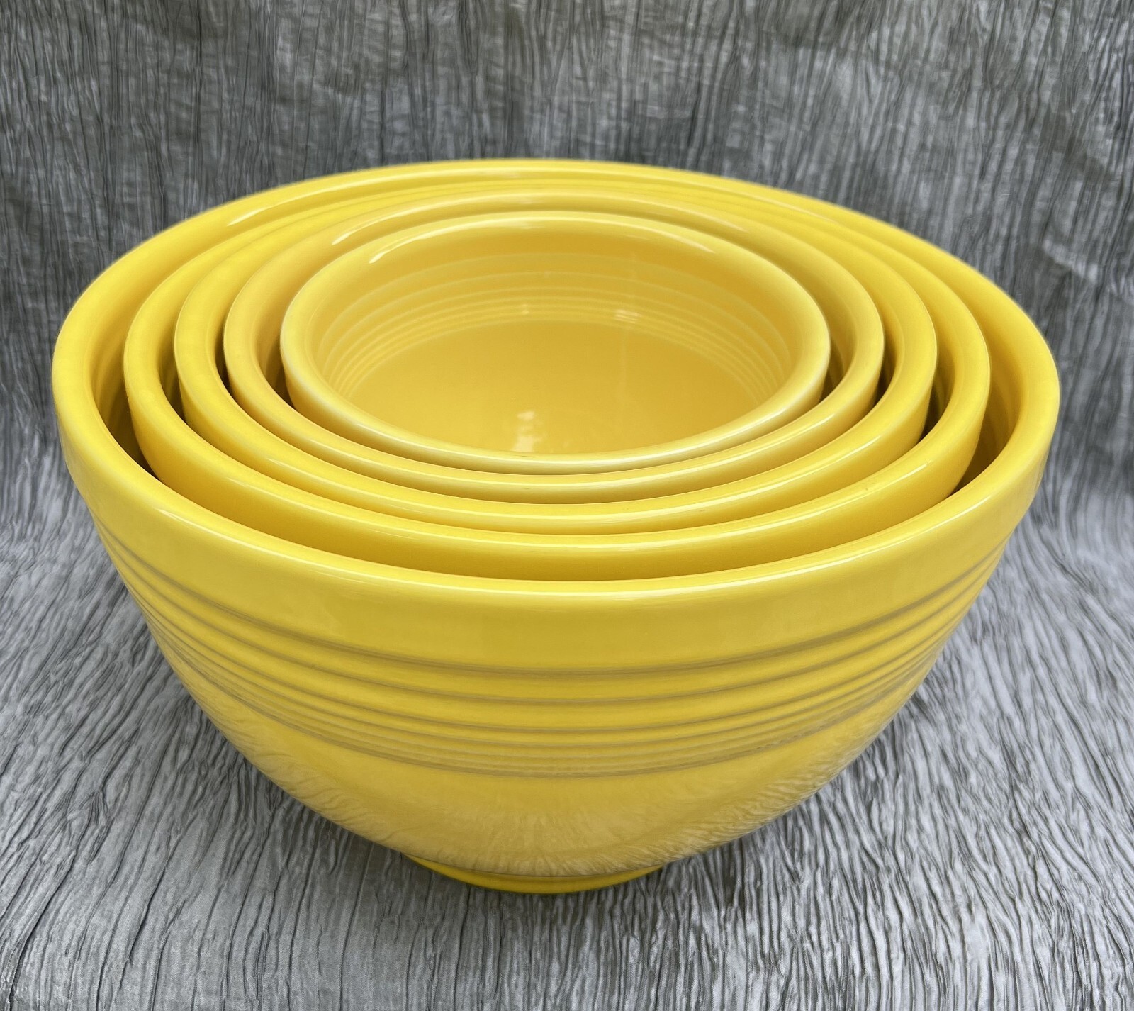 Lot 5 Homer Laughlin Fiesta ware glazed ceramic nesting mixing bowls