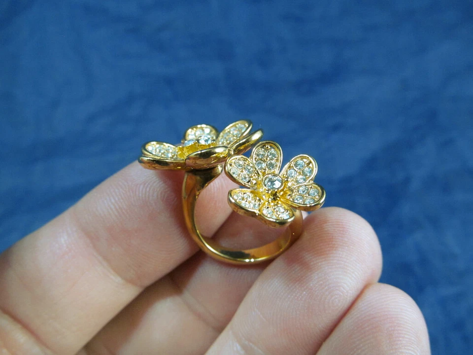 *Anillo Paula Abdul Tono Dorado Doble Flor He Loves Me I Love Me More Anillo Talla 5 Foto 3 de 4