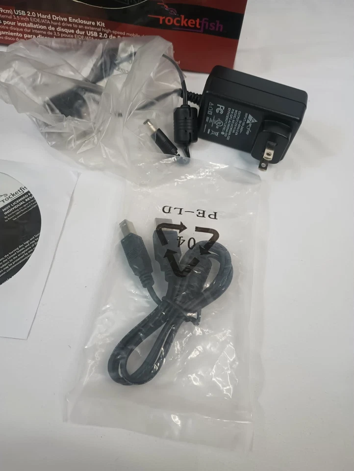 Rocketfish Model RF-HD35 USB 2.0 3.5" (8.89cm) Hard Drive Enclosure kit - Image 3 of 4