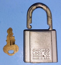 Vintage Made In The USA Chicago Lock Co. Padlock With 1 Original Working Key