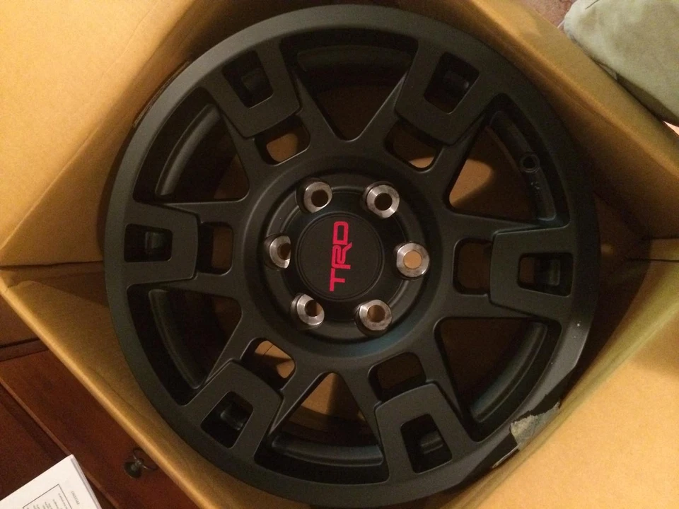 FJ CRUISER 4RUNNER TRD PRO MATTE BLACK 17 INCH RIM PTR20-35110-BK PTR2035110BK Foto 2 de 4