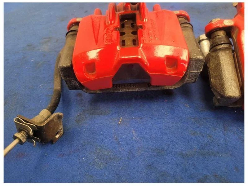 Chevrolet Corvette Z06 FRC C5 2001-2004 pinzas frenos traseros rojos 2066 Foto 2 de 4