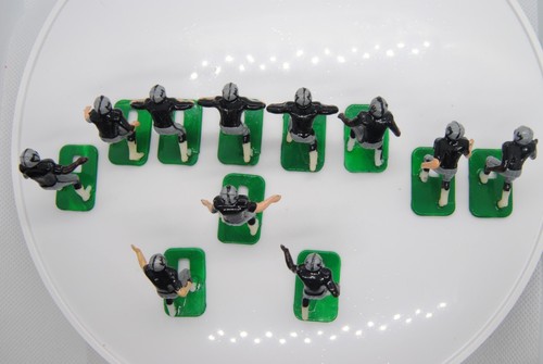 Tudor Games Electric Football - Oakland Raiders (Dark) - Picture 9 of 11