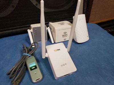 lot of wifi extenders Setek, Linksys, Netgear, tp link, wifi 4
