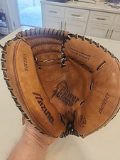 Mizuno GXC-102 Youth Baseball Catchers Mitt Right Hand Throw